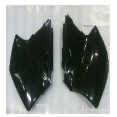 Бокові панелі зад UFO SUZUKI RMZ 250 04-06 чорний Бокові панелі зад UFO SUZUKI RMZ 250 04-06 чорний